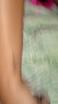 熟女继妹穿上性感内衣，用她美味的大屁股勾引我