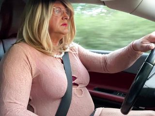 Kellycd: Amador crossdresser Kellycd2022 sexy milf se masturbando no meu carro...