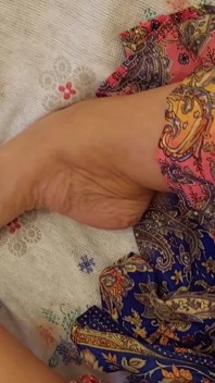 Amatérská blondýna a dospělá manželka si užívá orální sex