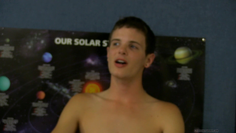 Teach Twinks: Une chatte rapide avec Timo !