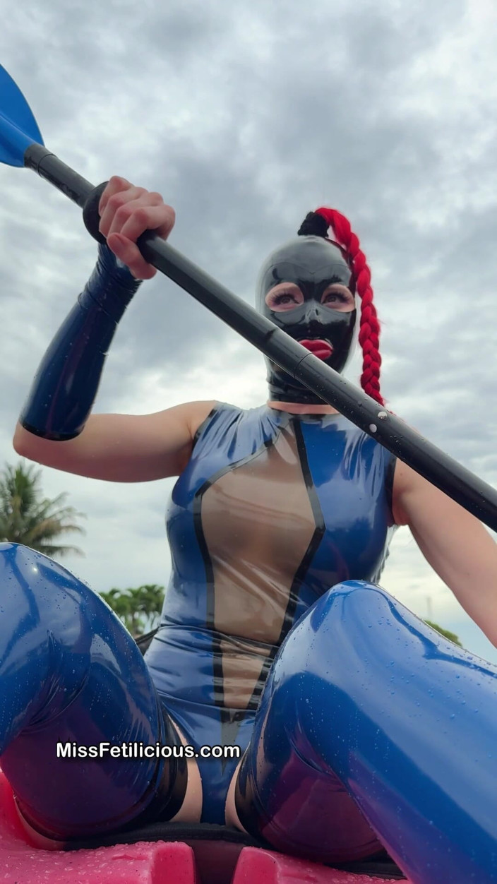 Miss_Fetilicious: Berkayak dalam lateks adalah menyeronokkan!