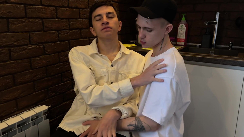 Ethan Lestray: Một chàng trai với một con cặc lớn đụ một sinh...