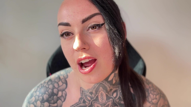 Miss Valentina: Cum sobre mi silla de juegos