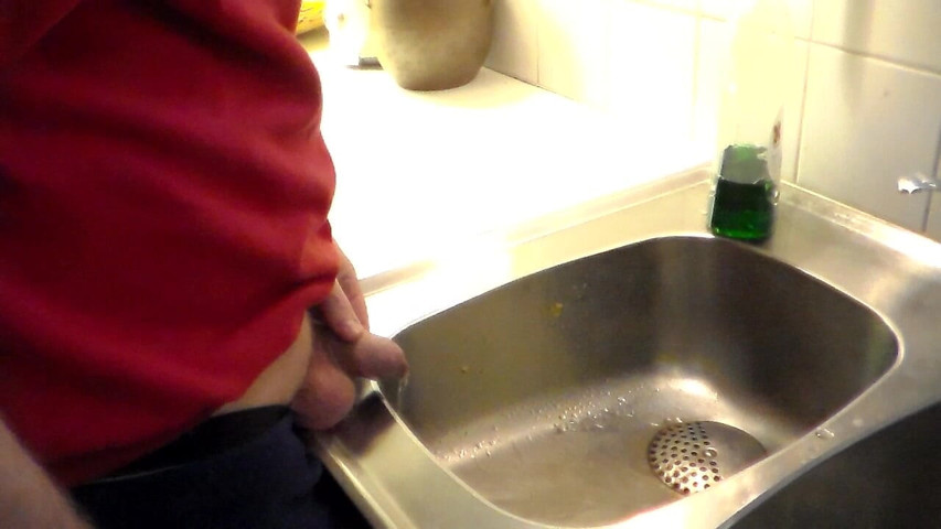 John Is Pissing in the Kitchen Sink (Sex hub male) John Is Pissing in the Kitchen Sink (Sex hub male)