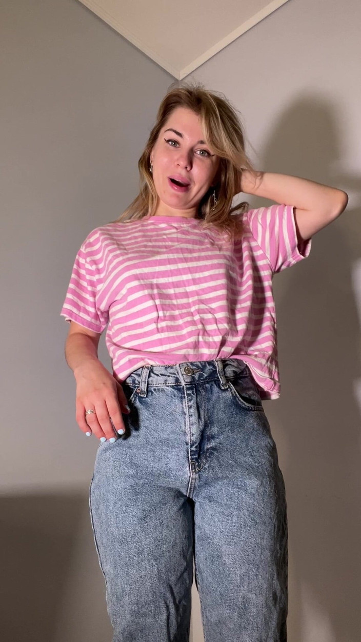 Misty Phoenix: 你坐在那里，我为你穿衣服