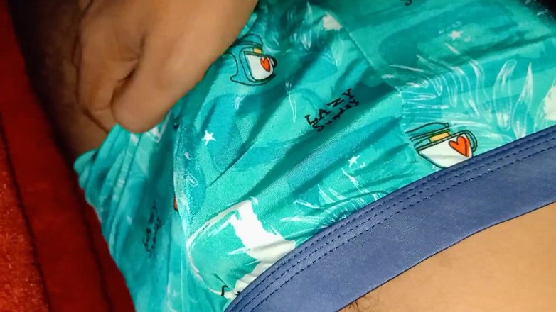 Alennaden: 자지 속옷을 문지르는 소년