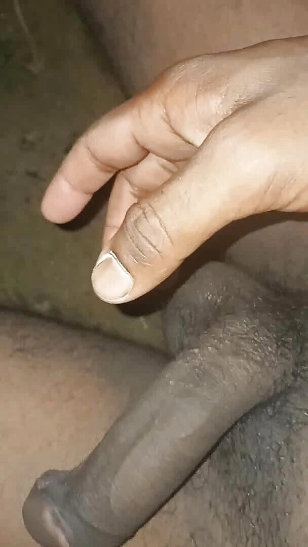Vicky Filmy: Masturbazione solitaria di desi gay in villaggio con le mani