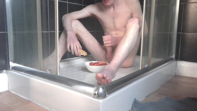 Forest Boi: Twink Makan Makanan Di Luar Lantai