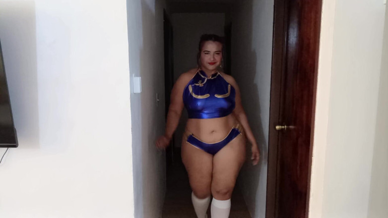 Gina Halime: Chun Li De Street Fighter Se Fait Armer Dans Tous...