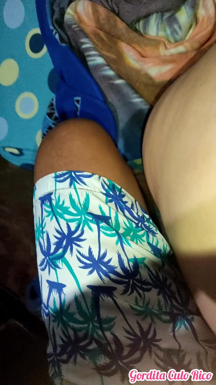 Gordita Culo Rico: Laura tem sua bunda enorme dedada antes de ser fodida.