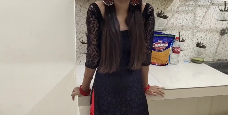 Saarabhabhi6: キッチンで私の元ガールフレンドを犯した