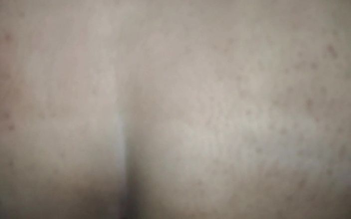 Salma Arab: 흑인 친구가 자위하는 동안 엉덩이에서 마누라를 따먹는 아랍 바람난 남편