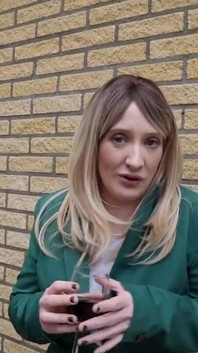 Неслухняна блондинка отримує набивання