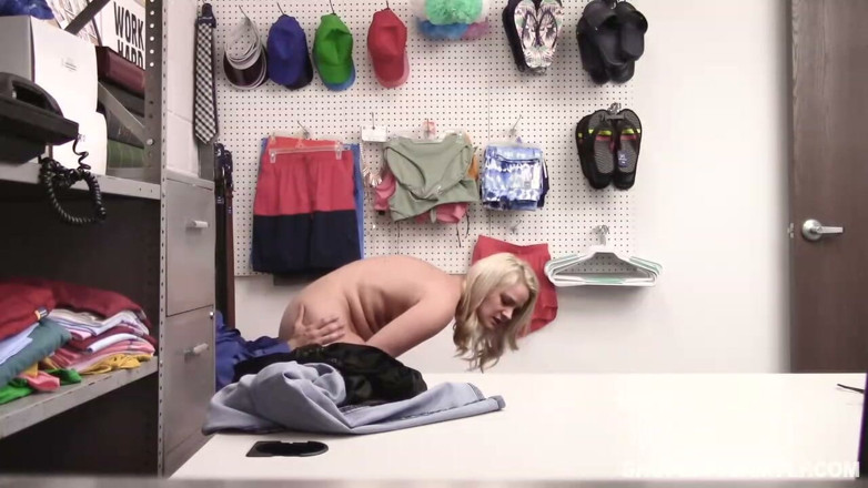 Pervz: Pencuri kedai tebal Lisey Sweet dicari dan dikongkek gaya doggy...