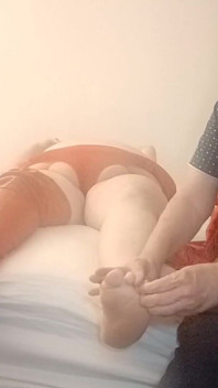 Untuk peminat fetish kaki saya terima kasih teman lelaki saya losyen dan jilat dalamdan menghisap jari kaki saya