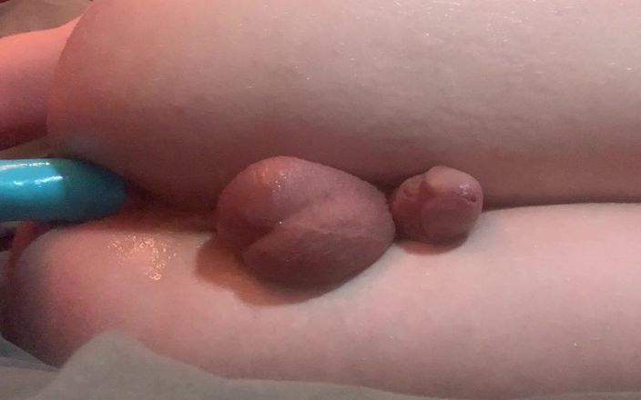 Brashen: Femboy Twink knullar sperma ur sig själv