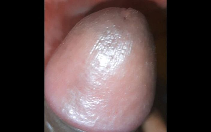 Lubina45: एक आदमी अपने स्वयं के बेडरूम में आत्म उत्तेजना के माध्यम से अपनी इच्छाओं को संतुष्ट कर रहा है।