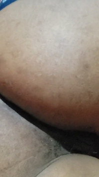 Echtes Selbstgedrehtes Sexvideo, MILF Mit Dickem Arsch, Heiße Behaarte Muschi Wird Gefickt