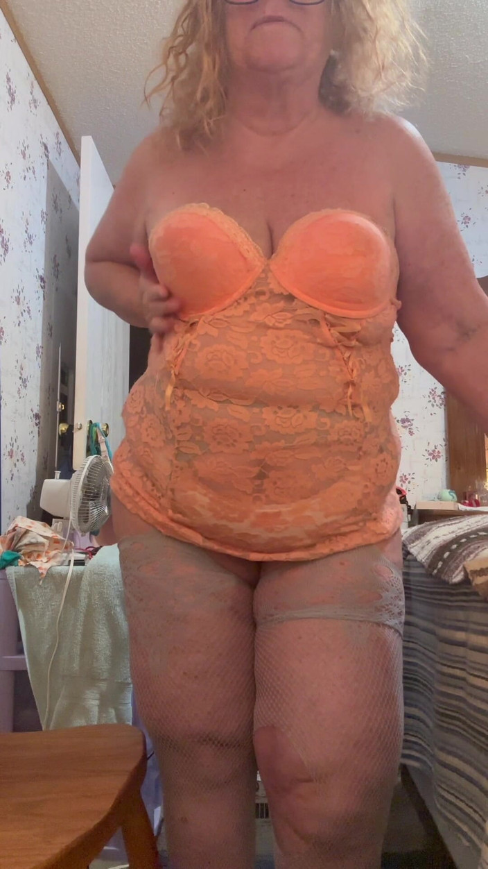 Big Ass 4 U: Chystám se na kamerovou show zvýrazňující moje hickey prsa