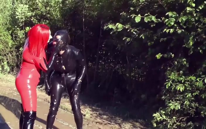 Arya Grander: 女主调教羞辱，撒尿，肚子恋物癖，乳胶，湿润和混乱