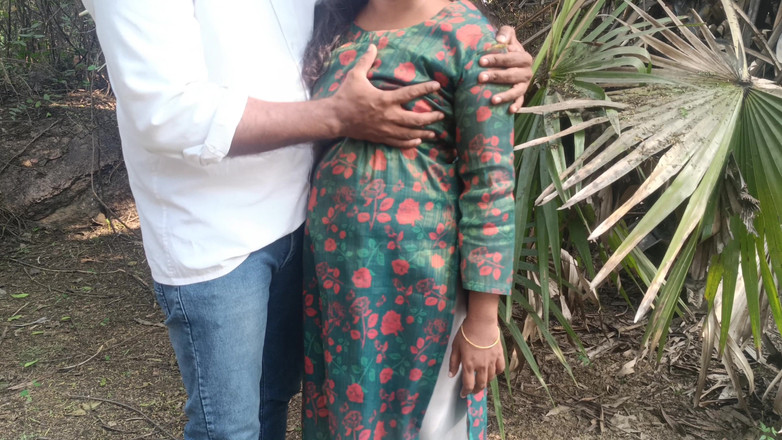 Pushpa studio: Vysokoškolačka venkovní sexy šukání