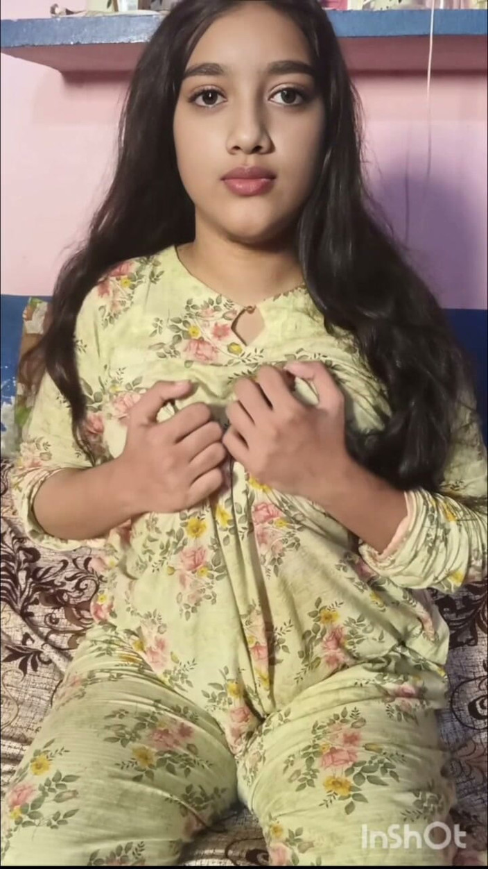 Naughty_Sana: hot desi saali raat men oongli kar rahi aur maastarbeting...