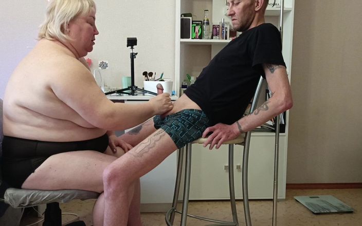 Zona901: La matrigna sega il cazzo e fa un pompino fino...