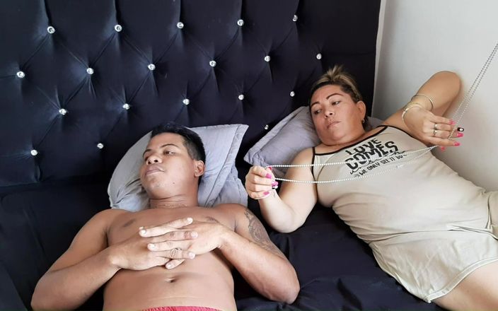 Madame Marie: Le enseño a mi hijastro a chupar un coño