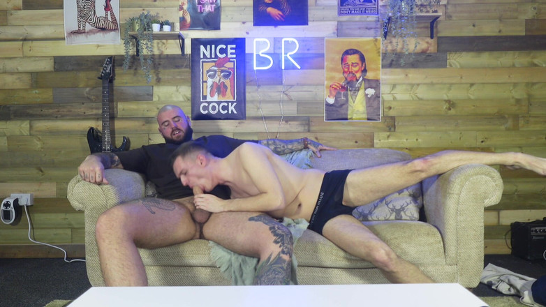 Jak White: Dua cowok nakal ini minta dipijat bareng aku