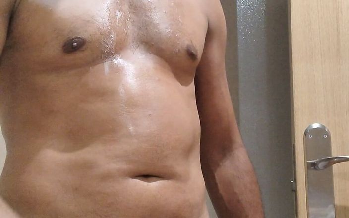 Boy top Amador: Before the Bath with a Lot of Tension