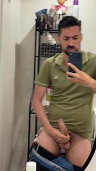 Sexy nevlastní otec si to dělá v koupelně