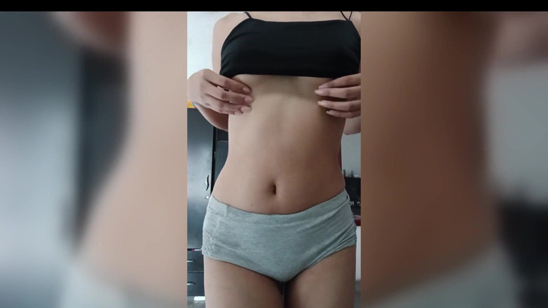 HomemadeTeenhot18: Teen18+ lembut dalam skirt mini dengan tetek yang sempurna. Ia...