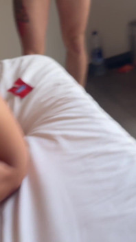 POV Threesome amator într-o cameră de hotel cu Malen Ibiza