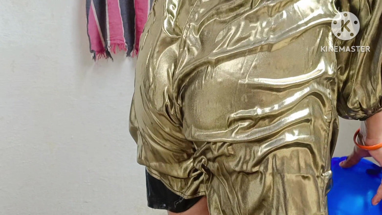 Ankurpriya000: Vendo a meia-irmã tomando banho