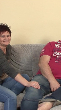 Dia adalah nenek amatir jerman yang suka 69 pose