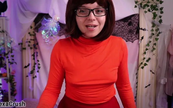 AlexaCrush: Velma and the Lust Oil W/ Alexacrush