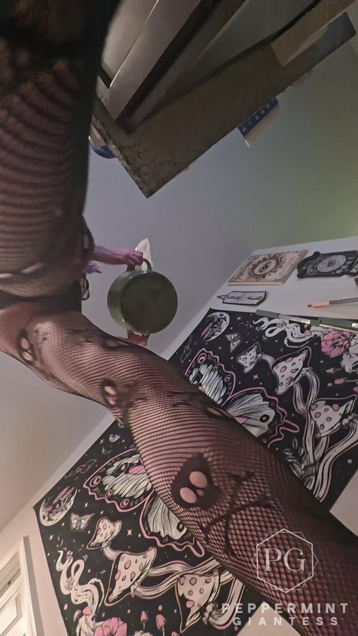 Peppermint Giantess: 73 Giantess Cooks Stuffed Shells - Tiny Man Tied to My 8...