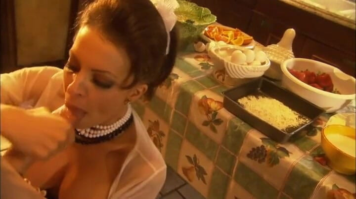 Tight little babes: Une jeune soubrette mexicaine au corps souple se fait baiser...