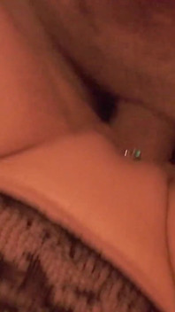 Doyumsuz olgun orta yaşlı seksi kadınlar vahşi grup sekste birden fazla erkeği paylaşıyor