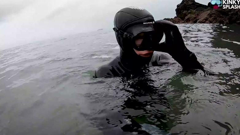 UKCuteGirl Lucy Lauren: Gioco segreto subacqueo 8mm wetsuit - snorkeler se la cava con esso