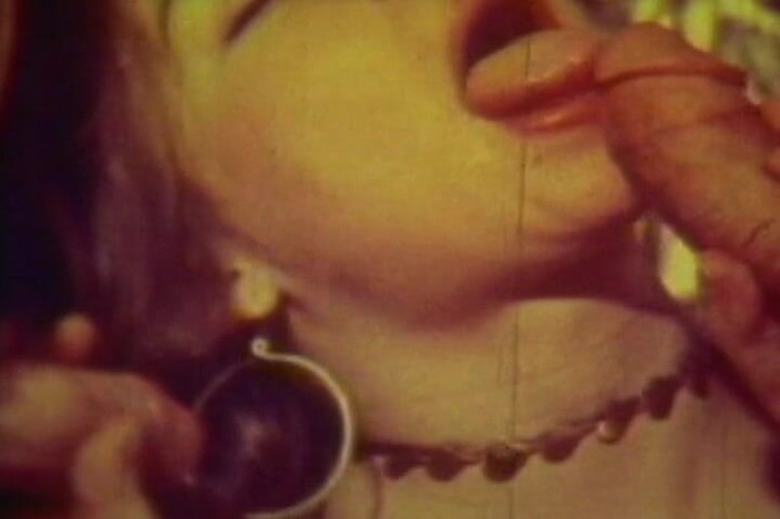 Vintage Life: Deepthroat-obsessed Retro Babe Worships Cock in Vintage Loop