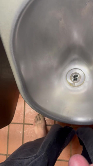 Slave 1976: Na místní toaletě