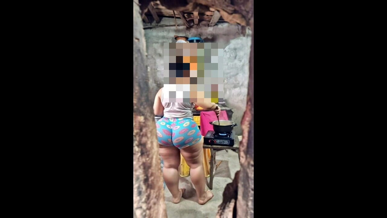 Xprohibidox1: Culo grosso vicinato con i suoi pantaloncini a ciambella