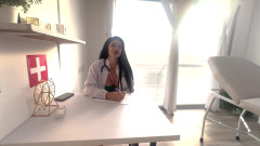 StellaOsorio: 我的病人通过以不同的姿势操我紧致的阴户来解决他的勃起问题。