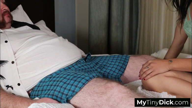 MyTinyDick: Efter 20 sekunder av halvhjärtad avsugning gnäller han och kommer