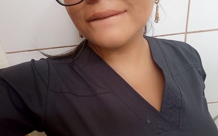 Martin13: Doctorul se masturbează în baia clinicii, țipând după pulă