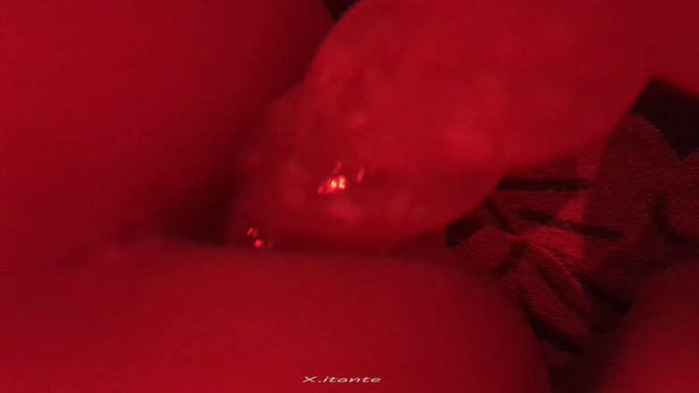 X-itante: 나는 잘 박히고, 나는 암캐처럼 신음한다. 100% 항문
