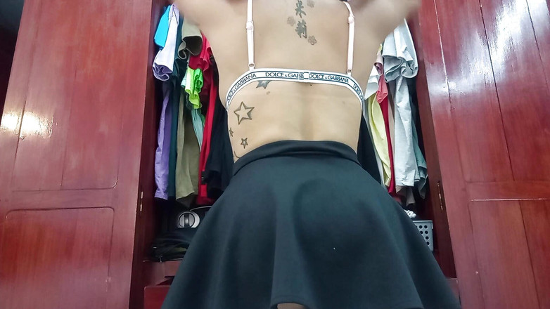 irina69star: Storrövad hembiträde klär av sig långsamt!