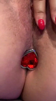 Palam dubur dengan Jantung Merah