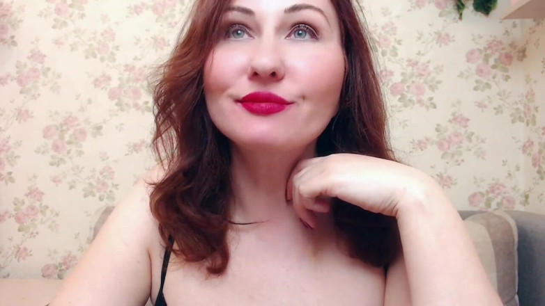 HotMissTessy: Ama está follando a su esclavo con cinturón